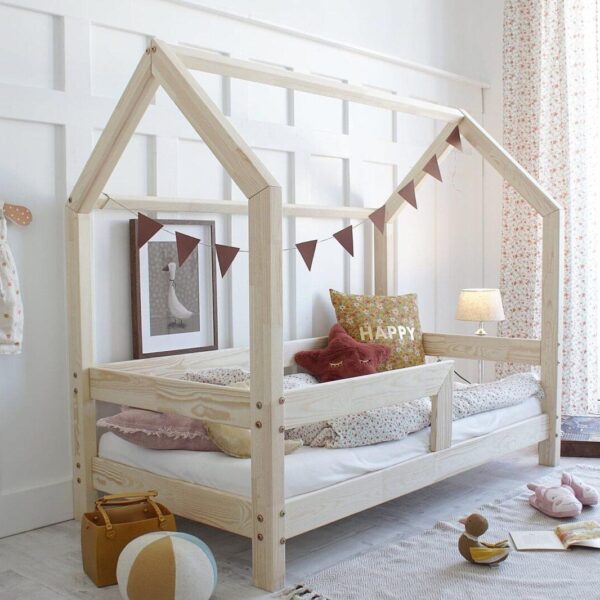 Du-suchst-ein-tolles Kinderbett-Hausbett, Holzbett-Spielbett-für Dein-Kind-zum-Schlafen-Spielen-und-Klettern? Dann-schau-doch-hier-mal...