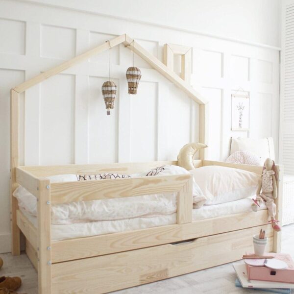 Du suchst ein tolles Kinderbett, Hausbett, Holzbett, Spielbett für Dein Kind zum Schlafen, Spielen und Klettern?Dann schau doch hier mal rein
